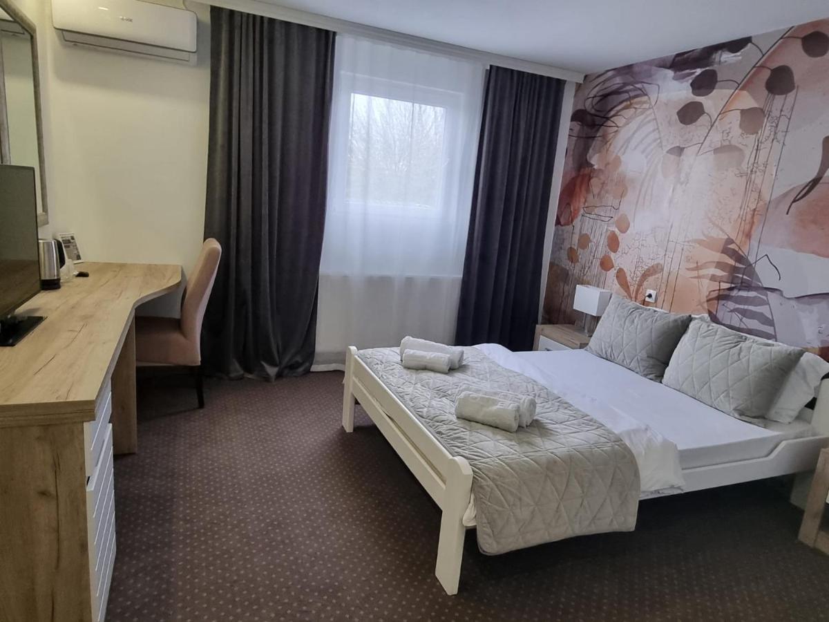 Plaza La - Night And Spa Sremska Mitrovica Exterior foto